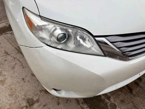 Used 2017 Toyota Sienna XLE w/ XLE Navigation Package image 26