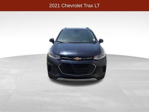 Used 2021 Chevrolet Trax LT AWD/4WD image 2