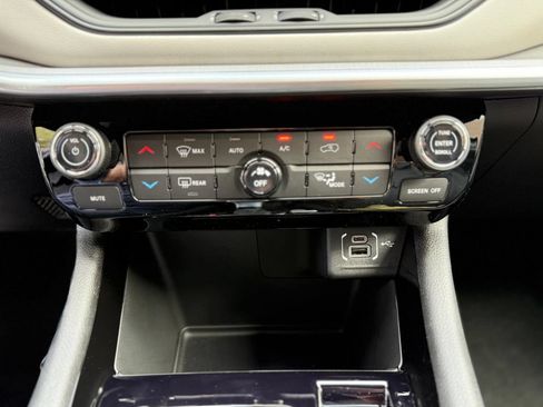 New 2026 Jeep Compass Limited w/ Sun, Sound & Navigation Group AWD/4WD image 22