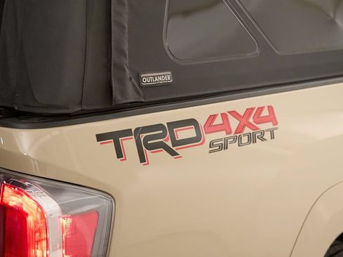 Used 2020 Toyota Tacoma TRD Sport AWD/4WD image 12