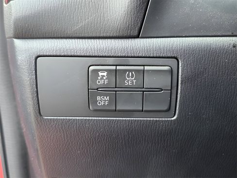 Used 2015 MAZDA MAZDA3 i Touring image 24