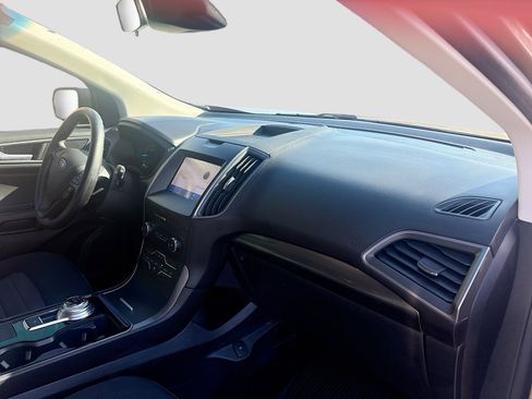 Used 2020 Ford Edge SE image 14