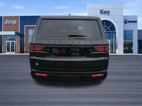 Certified 2024 Jeep Wagoneer Series II AWD/4WD image 3