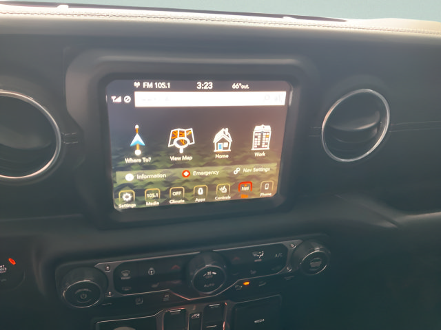 Used 2018 Jeep Wrangler Unlimited Sahara AWD/4WD image 19
