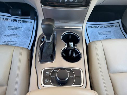 Used 2019 Jeep Grand Cherokee Limited AWD/4WD image 25