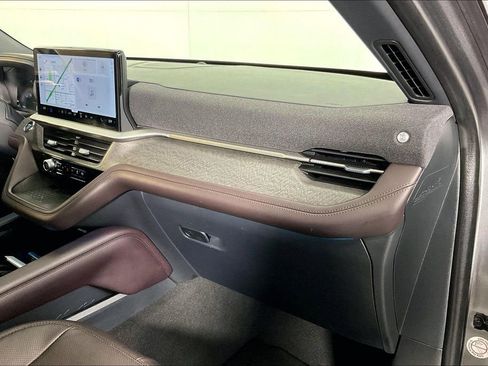 Used 2025 Ford Explorer Platinum w/ LUX Leather Package image 22