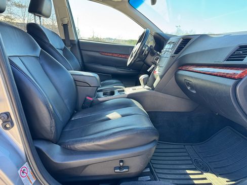 Used 2010 Subaru Outback 2.5i Limited w/ Protection Package 1A image 23