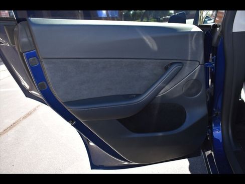 Used 2023 Tesla Model Y Performance image 24