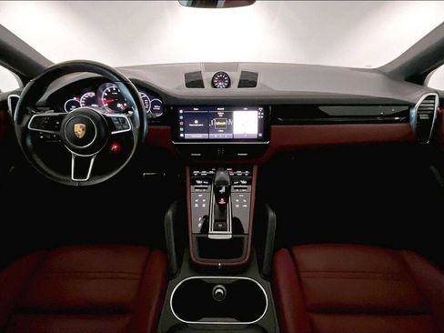 Used 2022 Porsche Cayenne S image 17
