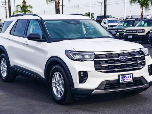 Used 2026 Ford Explorer Active w/ Active Comfort Package image 3