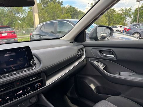 Used 2025 Nissan Rogue SV FWD image 36