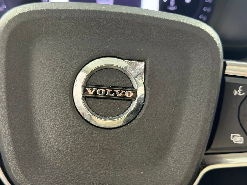 Certified 2024 Volvo XC40 B5 Plus w/ Protection Package Premier AWD/4WD image 31