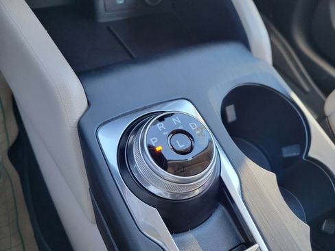 Used 2020 Ford Escape SEL image 19