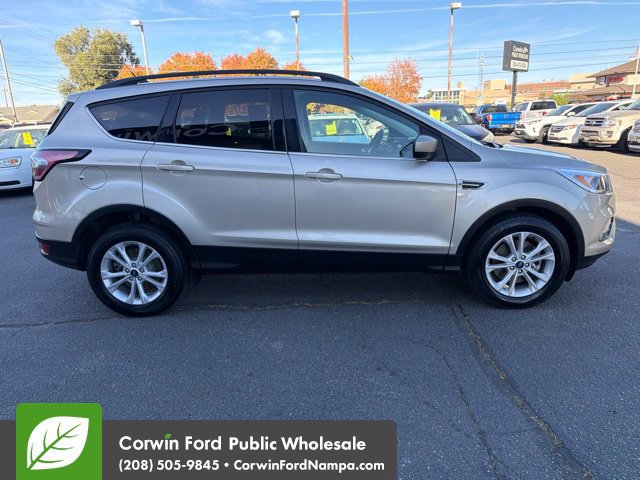 Used 2018 Ford Escape SE w/ SE Sync 3 Package AWD/4WD image 4