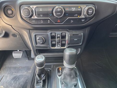 Used 2021 Jeep Wrangler Unlimited Sport AWD/4WD image 16