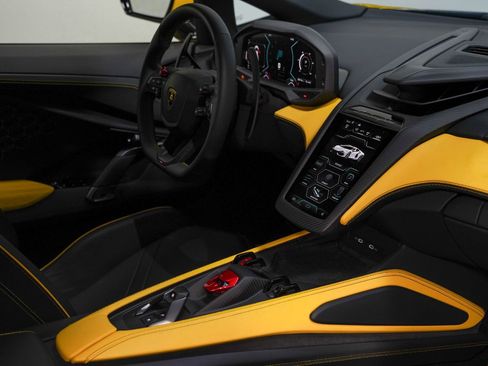 Used 2024 Lamborghini Revuelto image 33