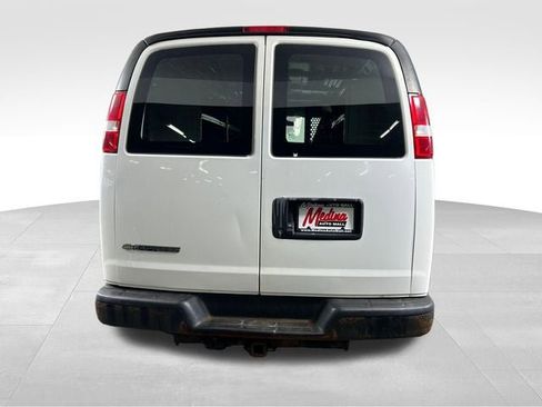 Used 2017 Chevrolet Express 2500 RWD image 6