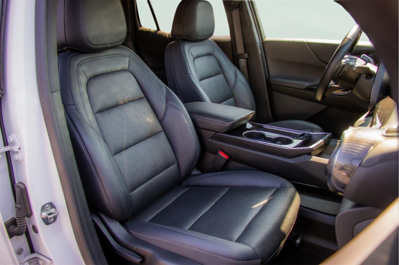 Used 2025 Chevrolet Equinox LT w/ Convenience Package II FWD image 6