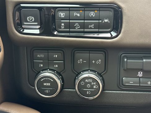 Used 2026 GMC Yukon XL Denali Ultimate AWD/4WD image 31