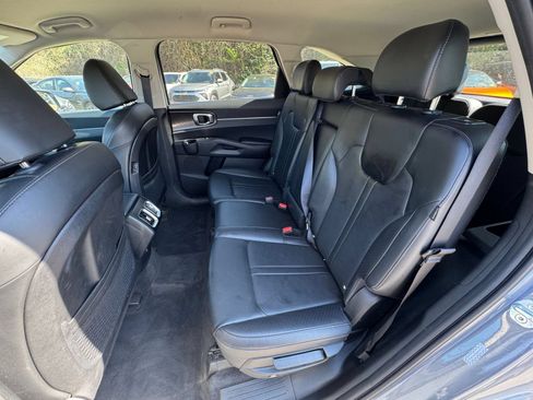 Used 2024 Kia Sorento S FWD image 33