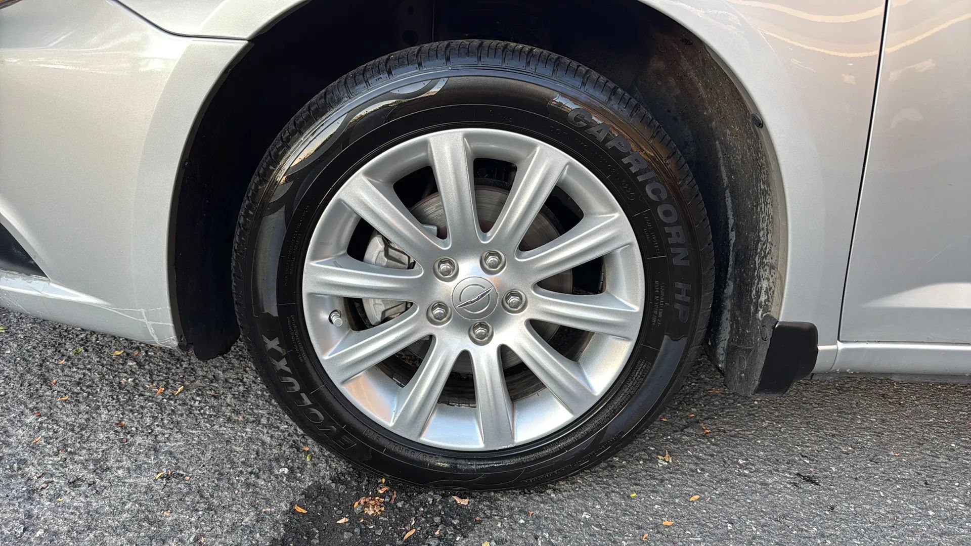 Used 2012 Chrysler 200 Touring FWD image 9