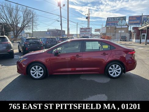 Used 2022 Toyota Corolla LE image 4