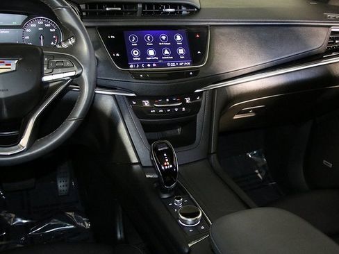 Used 2023 Cadillac XT6 Luxury image 17