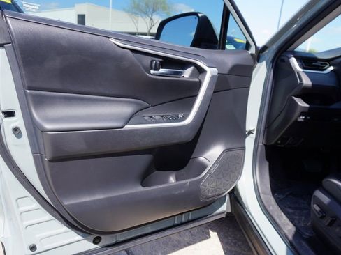 Used 2023 Toyota RAV4 XLE Premium image 5