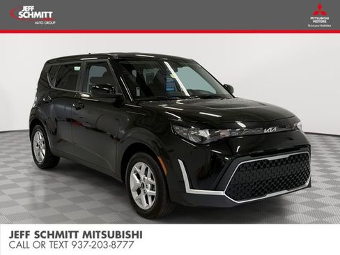 Used 2025 Kia Soul LX FWD image 1