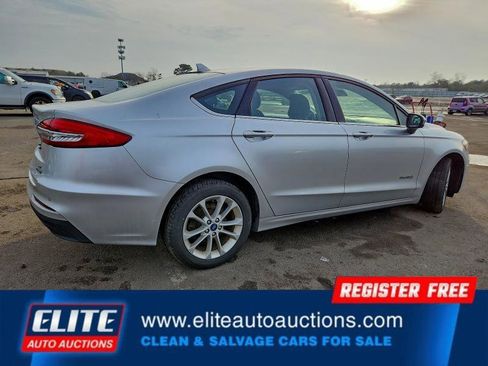 Used 2019 Ford Fusion SE image 6