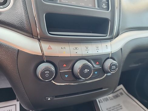 Used 2020 Dodge Journey SE FWD image 16