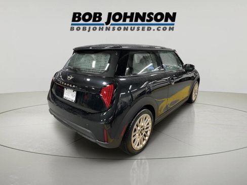 Used 2025 MINI Cooper 2-Door Hardtop image 6