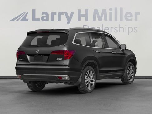 Used 2018 Honda Pilot Touring image 2