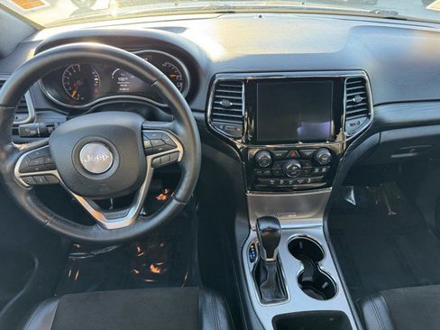 Used 2020 Jeep Grand Cherokee Altitude image 12