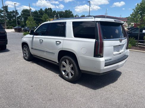Used 2019 Cadillac Escalade Premium Luxury AWD/4WD image 2