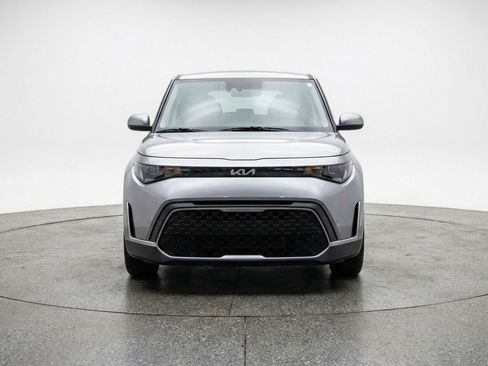 Used 2025 Kia Soul LX w/ LX Technology Package FWD image 2