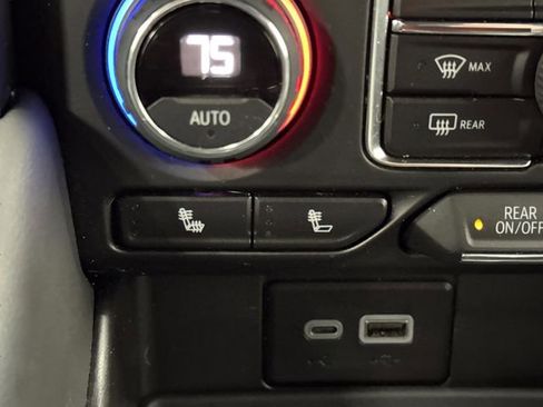 Used 2023 Chevrolet Suburban Z71 w/ Luxury Package image 7