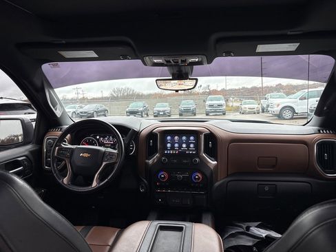 Used 2022 Chevrolet Silverado 1500 High Country w/ Technology Package image 10