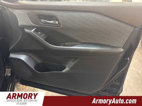 Used 2023 Nissan Rogue SV image 37