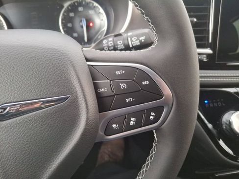 New 2026 Chrysler Pacifica Select image 16