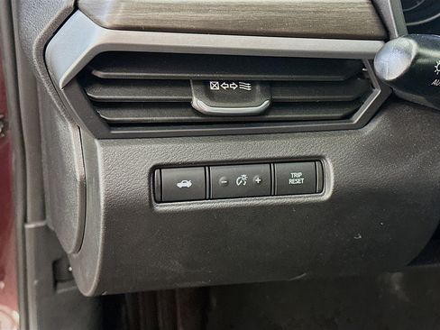 Used 2025 Nissan Altima 2.5 SV FWD image 17
