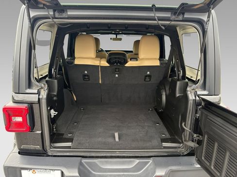 Used 2019 Jeep Wrangler Unlimited Sahara AWD/4WD image 23