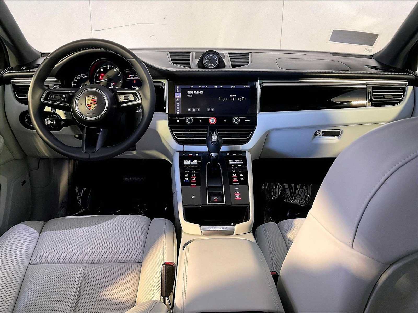 Certified 2024 Porsche Macan AWD/4WD image 14