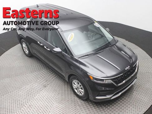 Used 2024 Kia Carnival LX image 3