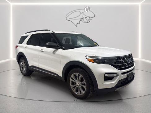 Used 2022 Ford Explorer XLT w/ Equipment Group 202A AWD/4WD image 7