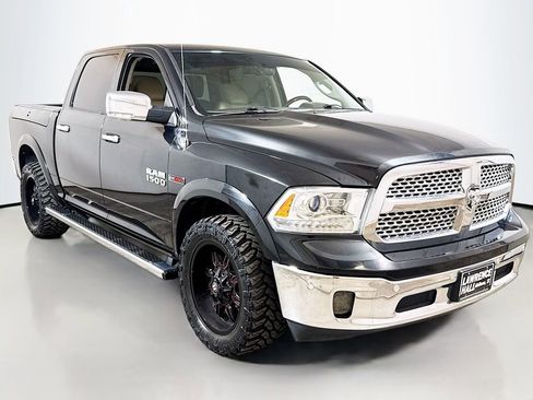 Used 2018 RAM 1500 Laramie w/ Convenience Group AWD/4WD image 3