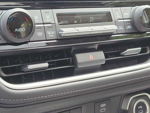 Used 2024 Toyota Grand Highlander AWD image 35