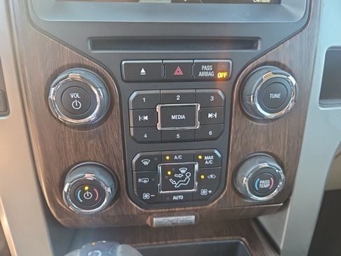 Used 2014 Ford F150 Lariat w/ Lariat Chrome Package AWD/4WD image 20