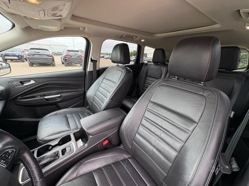 Used 2017 Ford Escape Titanium w/ Canadian Touring Package AWD/4WD image 13