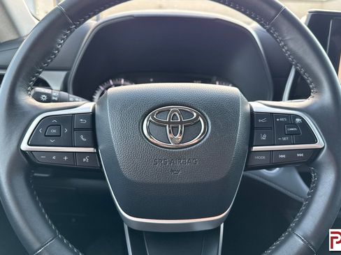 Used 2024 Toyota Highlander LE image 30